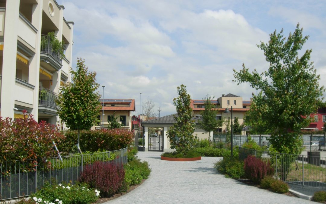 Living among Flowered Courts