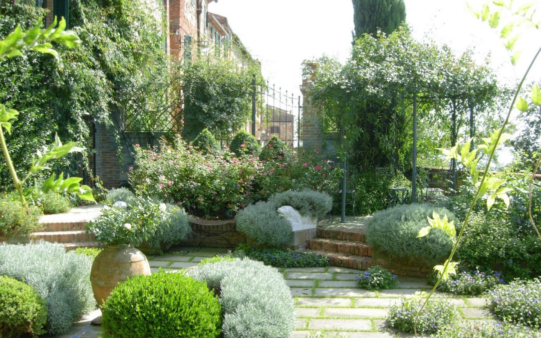 I passi si perdono tra i fiori